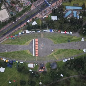 Atletas disfrutan una jornada de running en Bogotá.