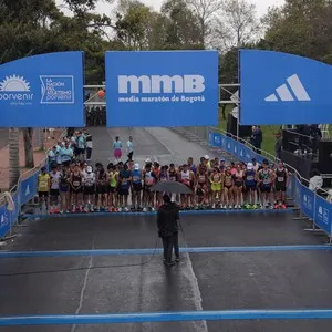 Participantes viven la experiencia de correr en la capital colombiana.