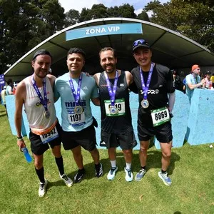 Atletas viven una jornada de atletismo en Bogotá.