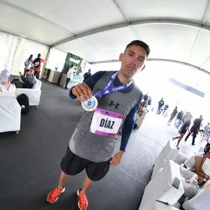 Corredoras participan en la gran fiesta del running en Bogotá.
