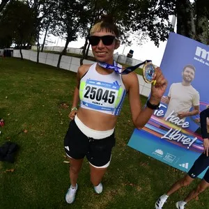 Corredores disfrutan la experiencia de correr en la capital.