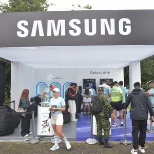 Participantes disfrutan el recorrido de la Media Maratón de Bogotá.