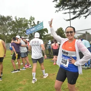 Participantes avanzan durante la carrera por Bogotá.