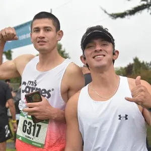 Runners avanzan por el circuito oficial en Bogotá.
