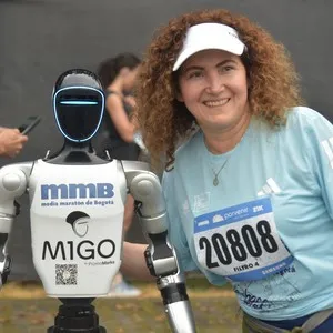 Atletas recorren la ciudad durante la competencia.