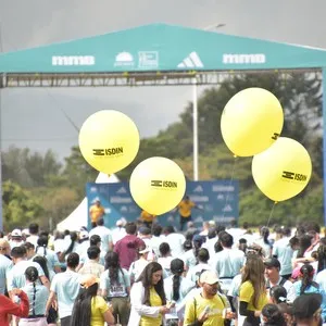 Corredoras participan en la gran jornada de running de Bogotá.