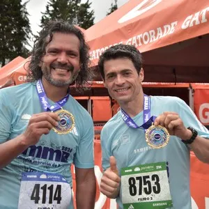 Runners recorren el trazado de la competencia en Bogotá.