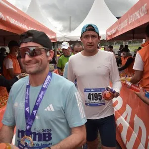 Corredoras completan kilómetros de la competencia deportiva.