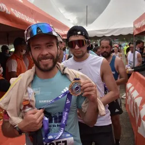 Runners disfrutan correr por las calles de Bogotá.