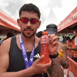 Atletas recorren el circuito de 21K en Bogotá.