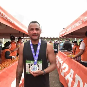 Corredoras avanzan por el circuito urbano de 21K.