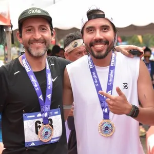 Corredor completa kilómetros de la Media Maratón de Bogotá.