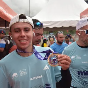 Atleta avanza durante el circuito de 21K.