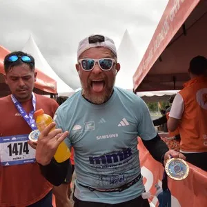 Corredora completa parte del trazado de 21K en Bogotá.