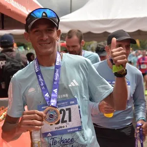 Runners participan en los 10 kilómetros de la competencia.