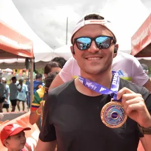 Runners disfrutan el recorrido de 10 kilómetros en Bogotá.