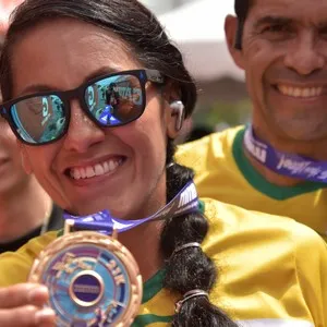 Atletas recorren Bogotá durante la competencia de 10K.