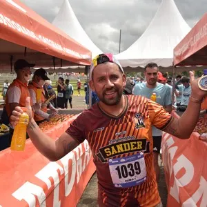 Atleta completa parte del recorrido de 10K en Bogotá.