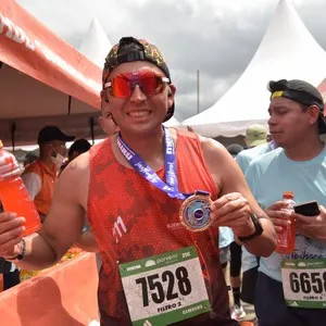 Corredoras esperan el comienzo de la carrera en Bogotá.
