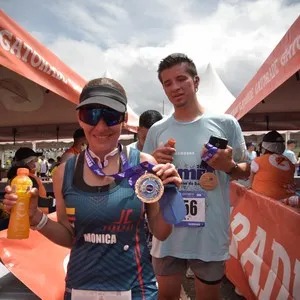 Atletas esperan la señal para comenzar la Media Maratón.