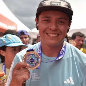 Corredoras toman posición antes de iniciar el recorrido.