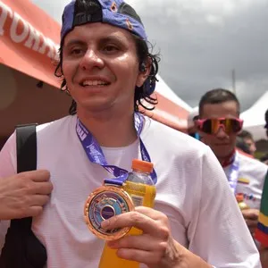 Corredores toman posición antes del comienzo de los 10K.