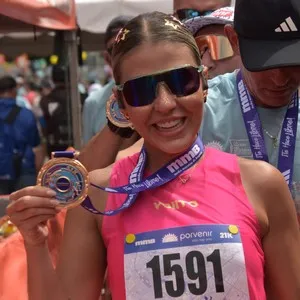 Atletas llegan a los últimos kilómetros de la competencia.