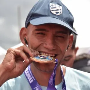 Corredoras completan el tramo final de los 10K.