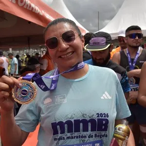 Runners recorren los últimos metros del circuito urbano.