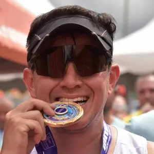 Participantes recorren el circuito oficial de la Media Maratón.