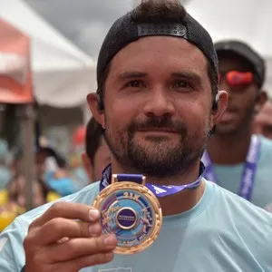Grupo de corredores recorre el trazado de la carrera.
