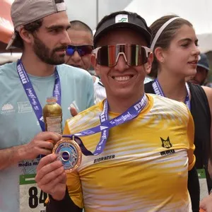 Corredoras recorren el circuito oficial de la carrera.
