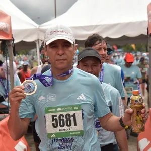 Corredor avanza durante la Media Maratón de Bogotá.