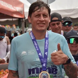 Atleta participa en la jornada deportiva de la capital.