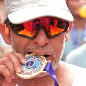 Atleta completa parte del trazado de la carrera en Bogotá.