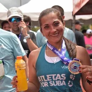 Atletas recorren juntos el circuito de la Media Maratón.