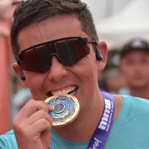 Participantes disfrutan el recorrido de la Media Maratón.