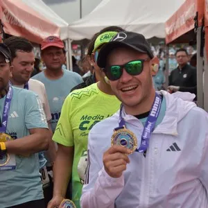 Atletas completan parte del circuito de la Media Maratón 21K.