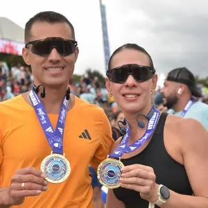 Corredores afrontan el recorrido de 21K en la capital.