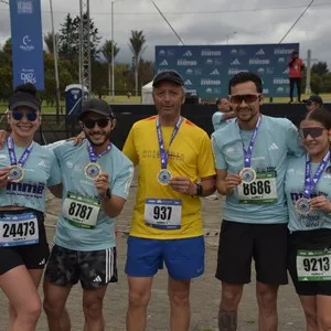 Corredores participan en la carrera de 10K de Bogotá.