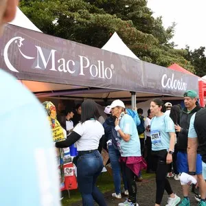 Atletas recorren los 10K durante la Media Maratón.