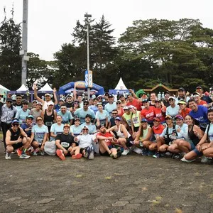 Runners completan parte del recorrido de 10K.