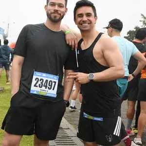 Participantes completan kilómetros de los 10K en Bogotá.