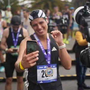 Corredoras toman posición para comenzar la Media Maratón.