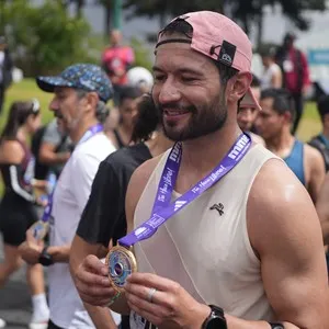 Runners esperan la salida de los 21 kilómetros.