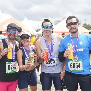 Runners recorren la recta final de la Media Maratón.