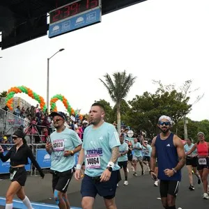 Participantes completan kilómetros de la Media Maratón de Bogotá.