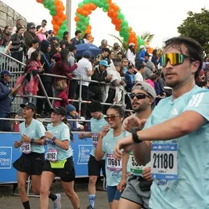Corredoras recorren el trazado oficial de la Media Maratón.