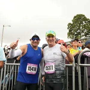 Atleta participa en el recorrido oficial de la Media Maratón.