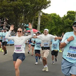 Atletas recorren los 21 kilómetros de la carrera en Bogotá.